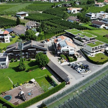Residence Montani Laces Bagian luar foto