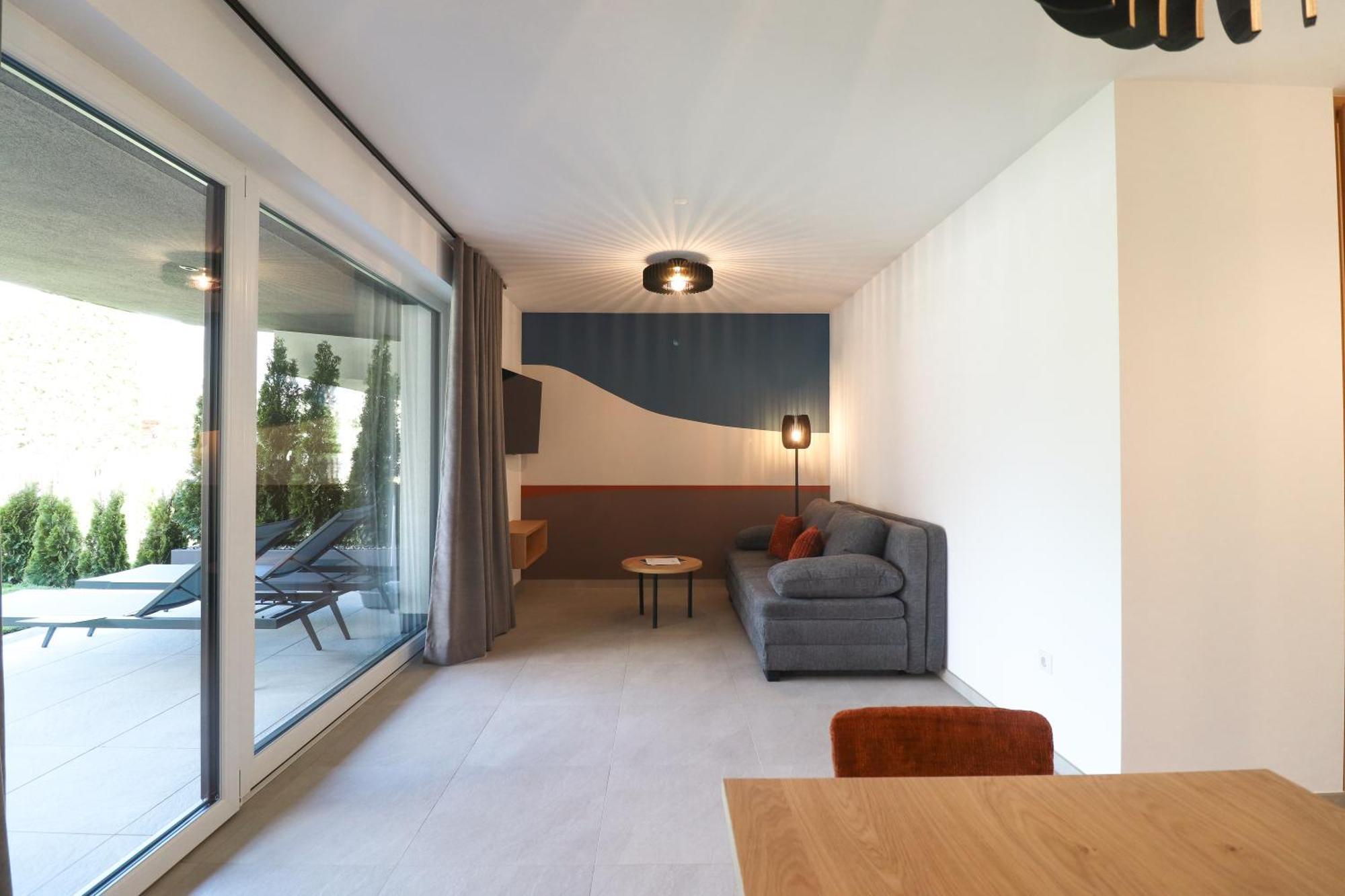 Residence Montani Laces Bagian luar foto