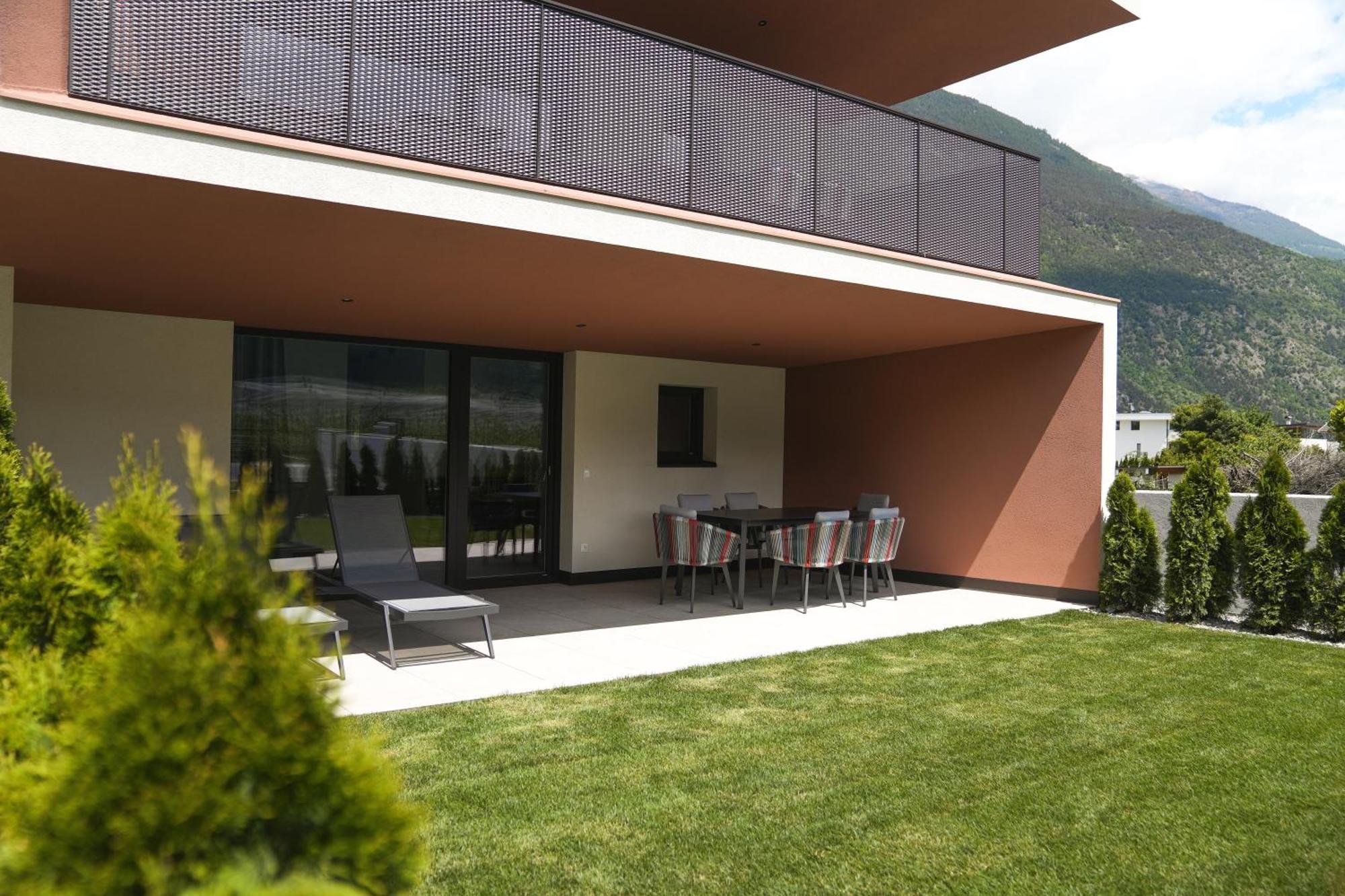 Residence Montani Laces Bagian luar foto