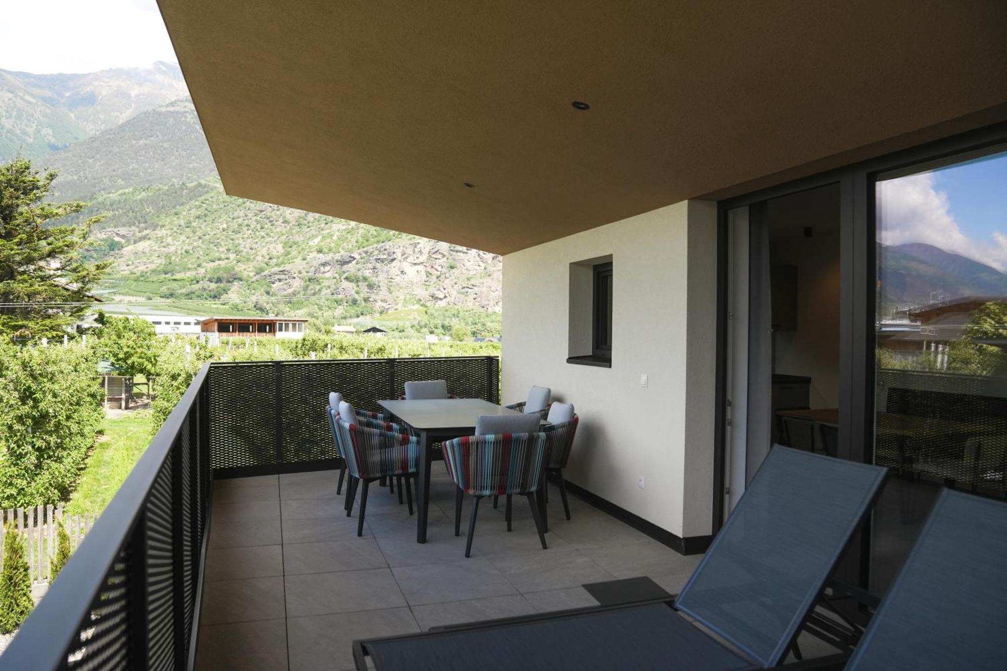 Residence Montani Laces Bagian luar foto