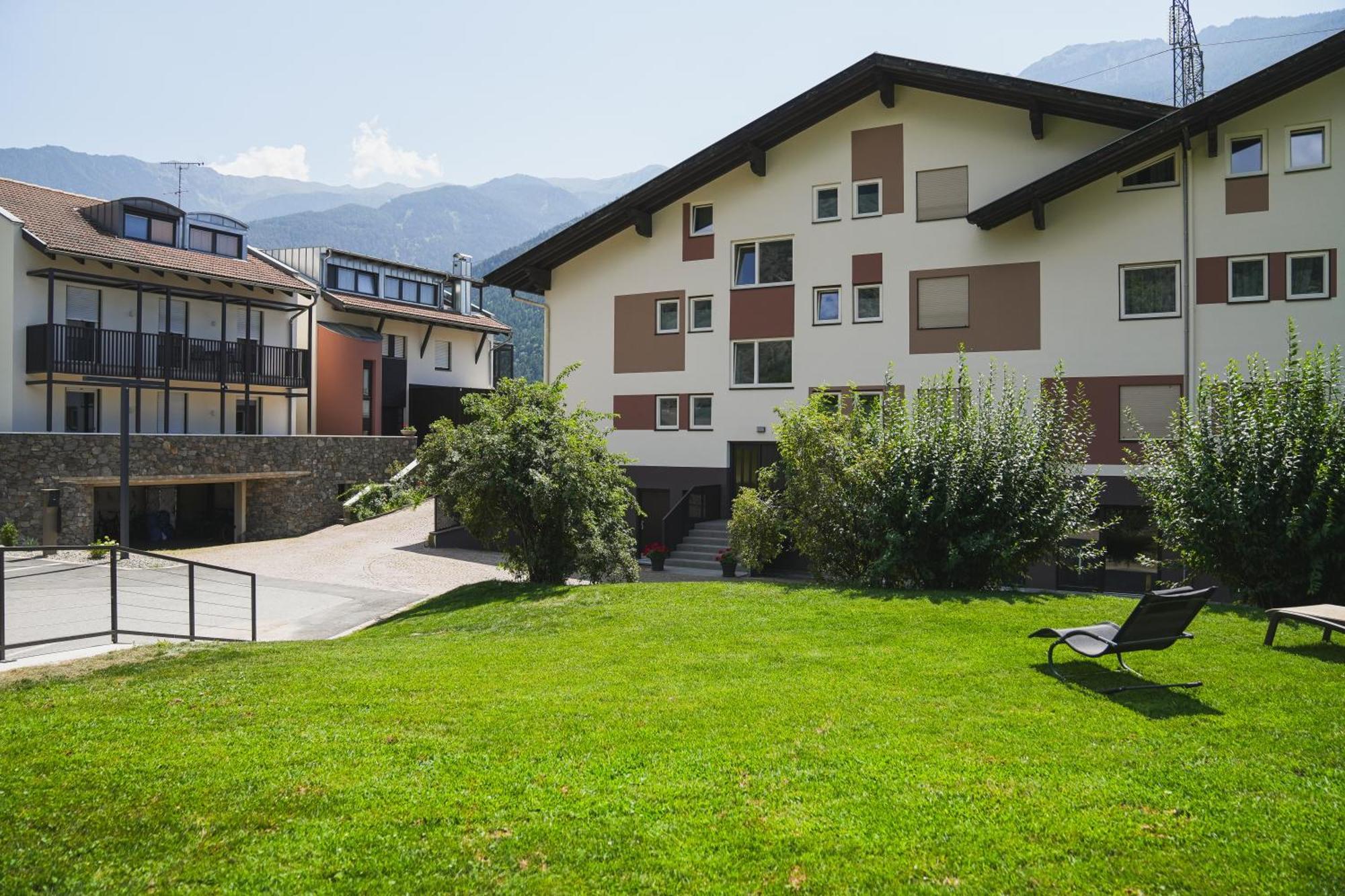 Residence Montani Laces Bagian luar foto