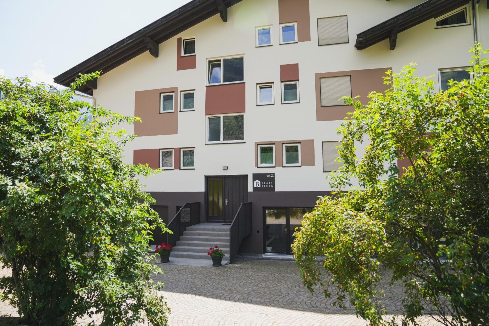 Residence Montani Laces Bagian luar foto