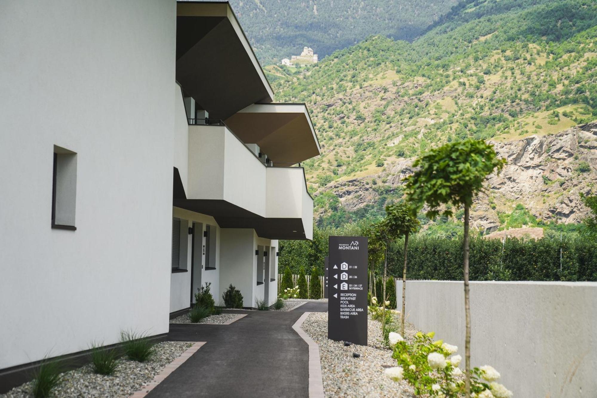 Residence Montani Laces Bagian luar foto