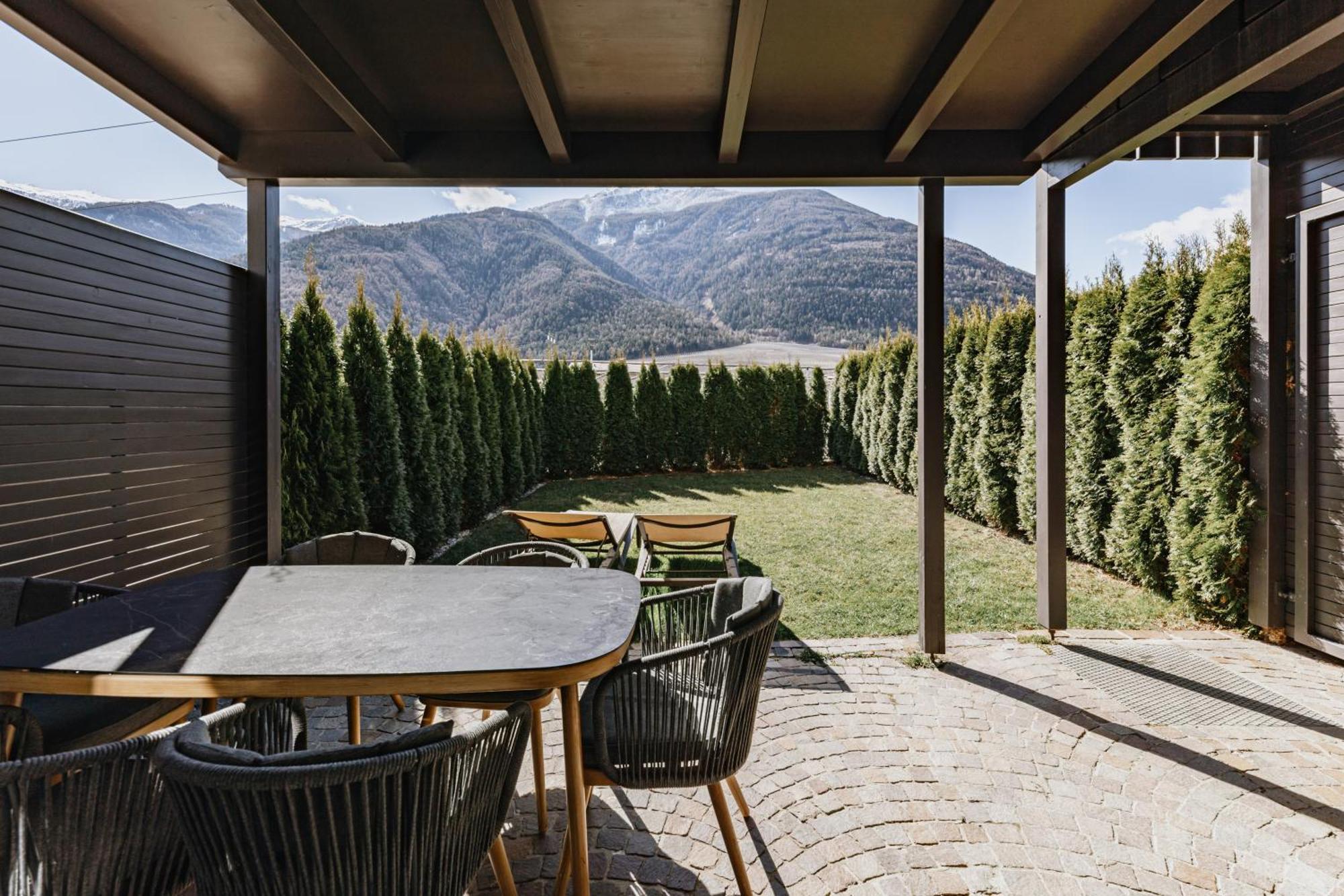 Residence Montani Laces Bagian luar foto